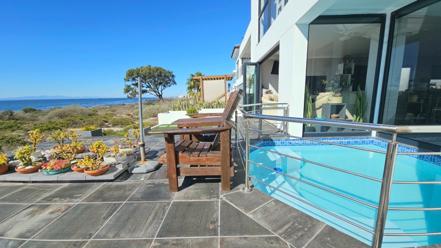 5 Bedroom Property for Sale in Sandy Point Beach Estate Western Cape